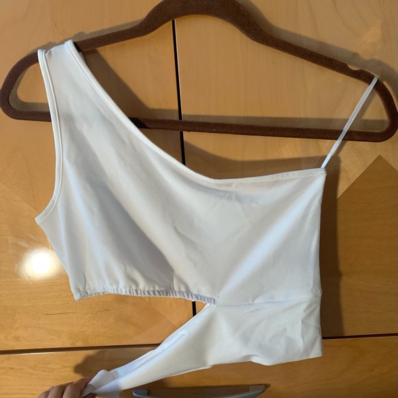 One-Shoulder Cutout Crop Top - Picture 2 of 2